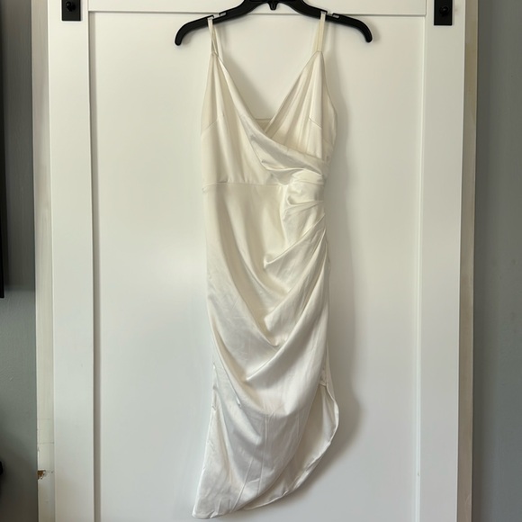 White dress with slit - bridal shower , bachelorette, rehearsal dinner - Picture 3 of 4